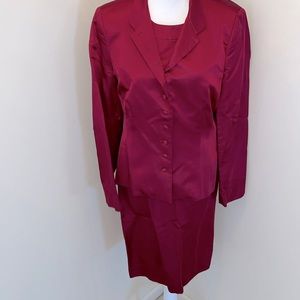 Women’s Carlisle cranberry 3 piece suit size 10 skirt jacket & top